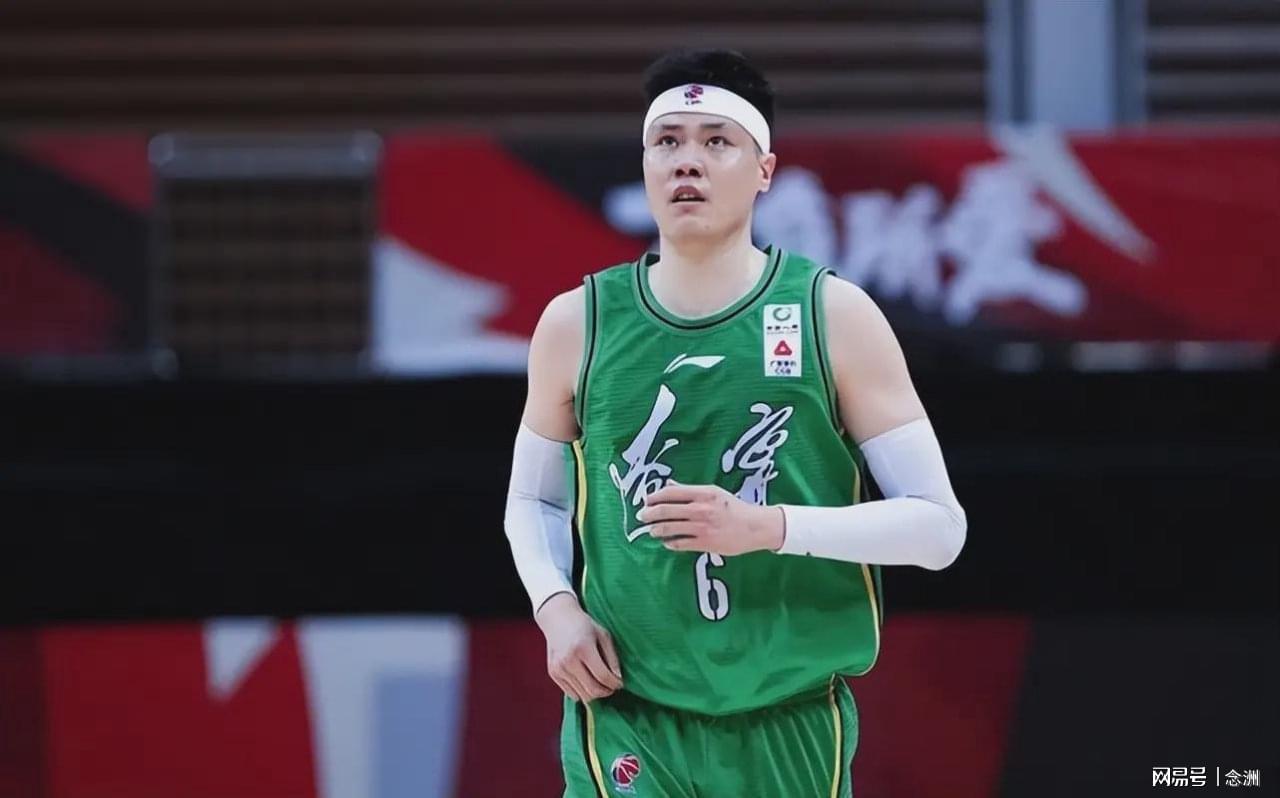 争议！易建联遭34岁辽宁男篮名将暗讽，广东球迷不满：真有格局